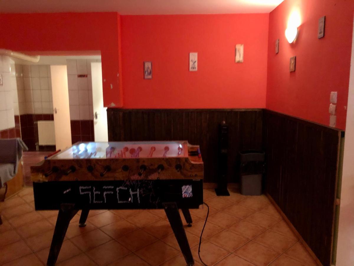 Whole Basement Former Pub3 For Bachelor / Bachelorette Party Boedapest Buitenkant foto