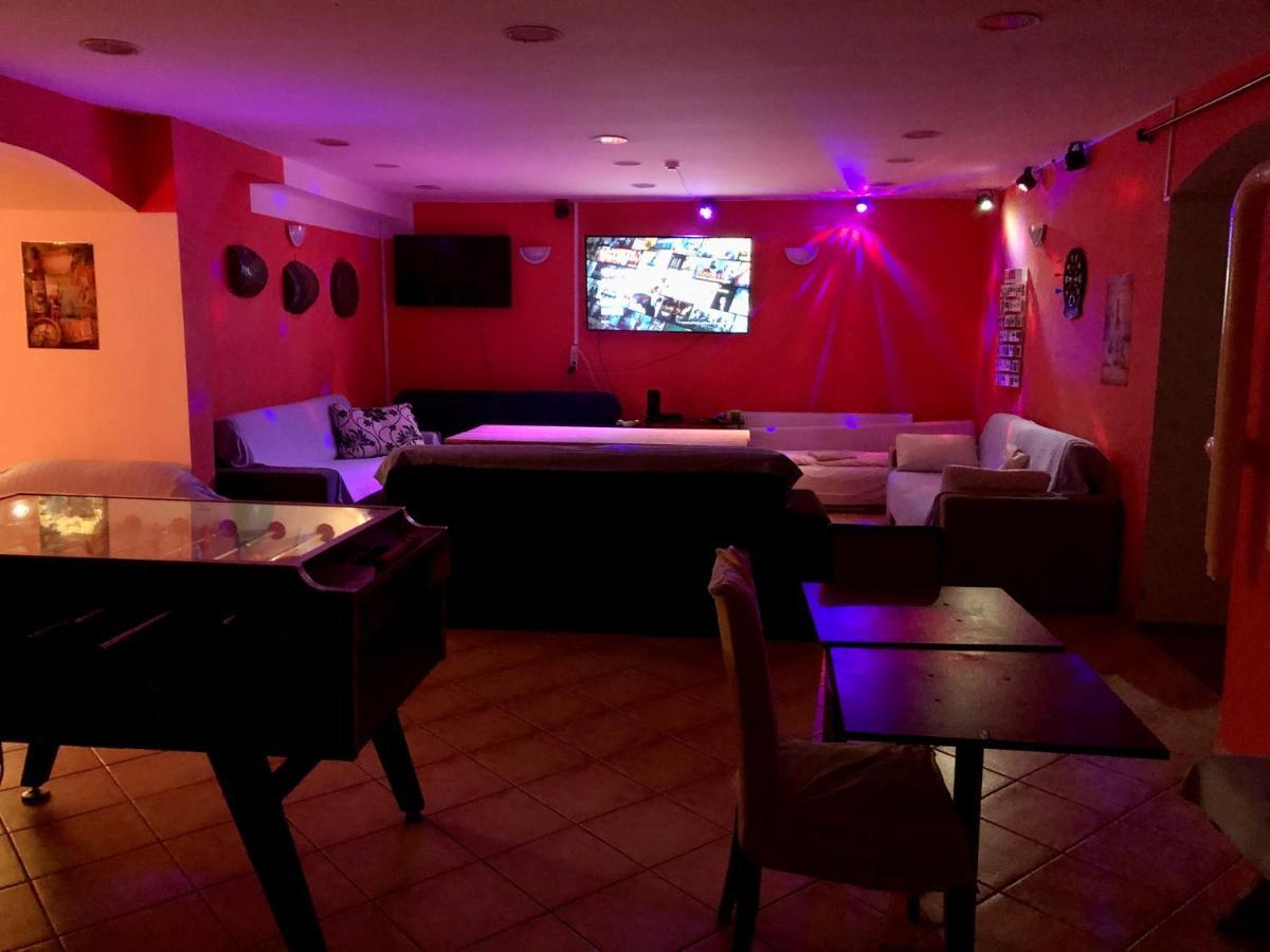 Whole Basement Former Pub3 For Bachelor / Bachelorette Party Boedapest Buitenkant foto
